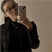 Ragazza diplomata al liceo delle scienze umane che frequenta il primo anno di scienze e tecniche psicologiche , disponibile anche per ripetizioni di inglese (B2) , materie di studio , scienze umane e aiuto nella ricerca del metodo di studio